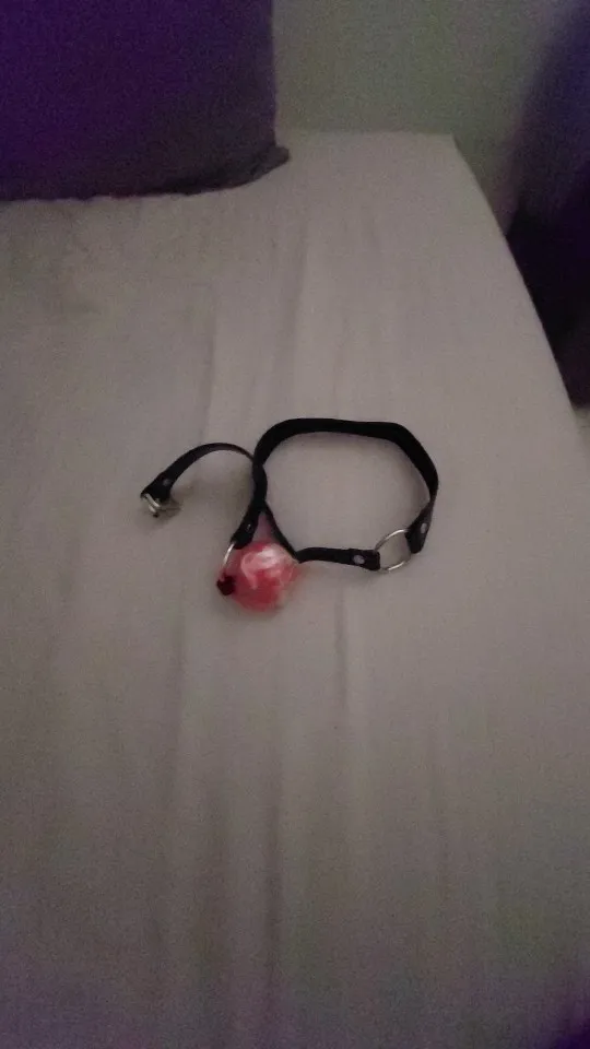 Foto de un comprador: Mordaza de cuero PU con bola roja de silicona