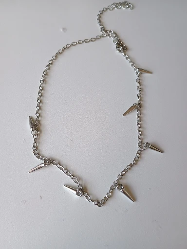 Foto de un comprador: Collar de cadena con puntas para un estilo alternativo