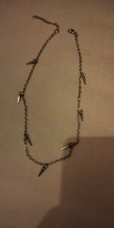 Foto de un comprador: Collar de cadena con puntas para un estilo alternativo