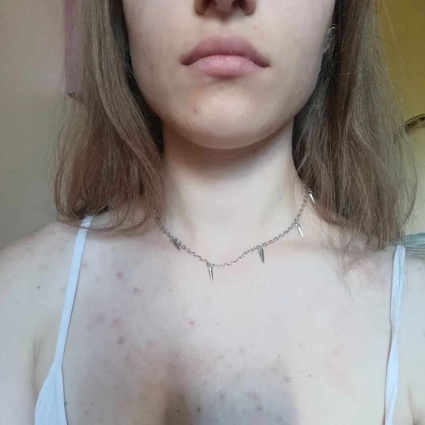 Foto de un comprador: Collar de cadena con puntas para un estilo alternativo