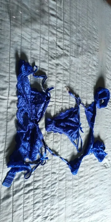 Foto de un comprador: Lencería roja de encaje con sujetador sin aros y tirantes