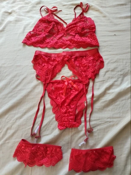 Foto de un comprador: Lencería roja de encaje con sujetador sin aros y tirantes