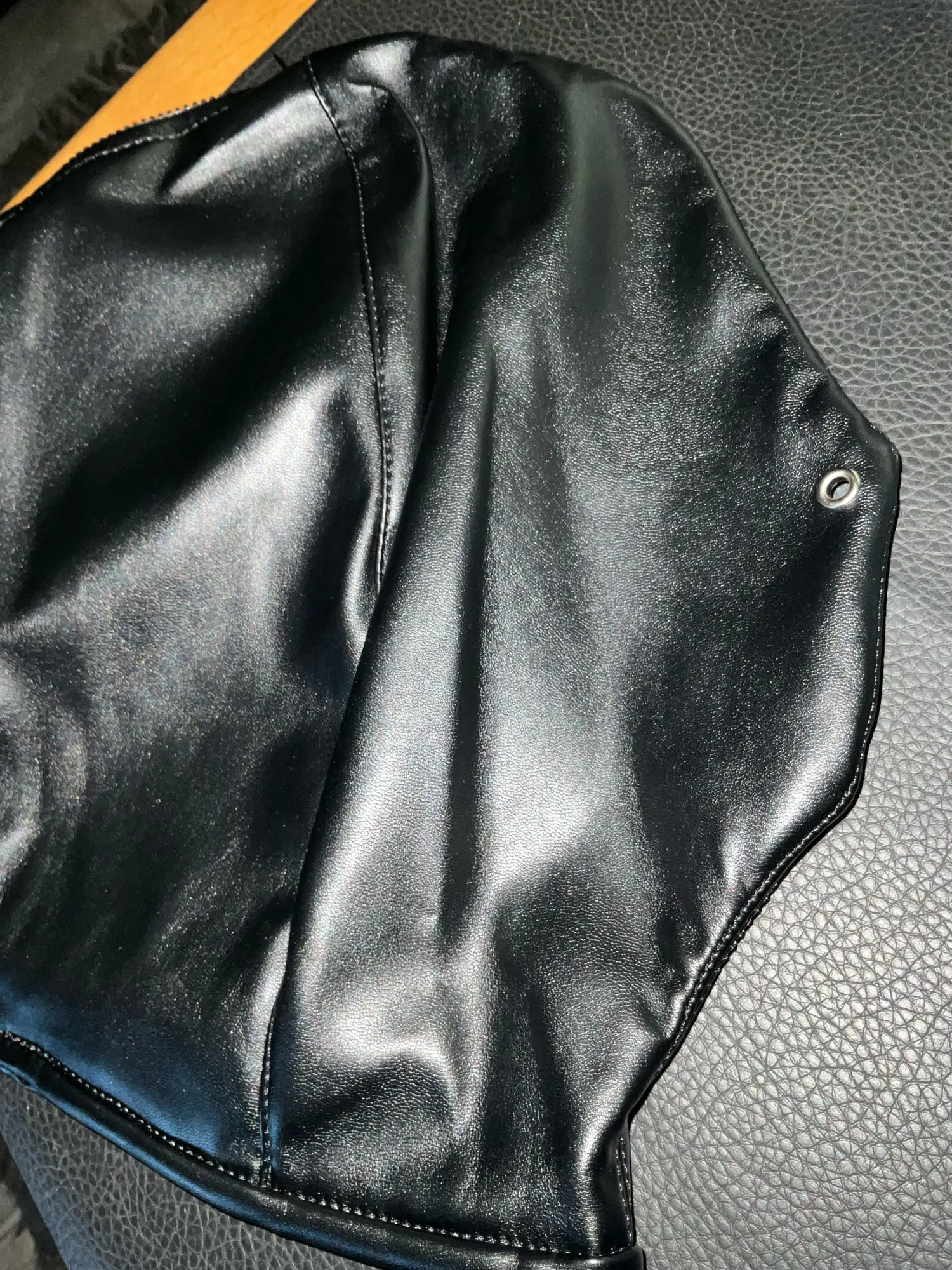 Foto de un comprador: Fetiche Cosplay: capucha de cuero sintético para adultos