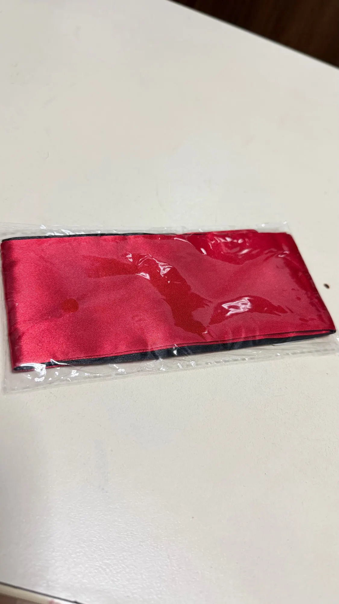 Foto de un comprador: Antifaz largo de tela satinada para cubrir los ojos