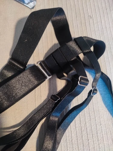 Foto de un comprador: Liguero con clips redondos metálicos o de plástico, regulable