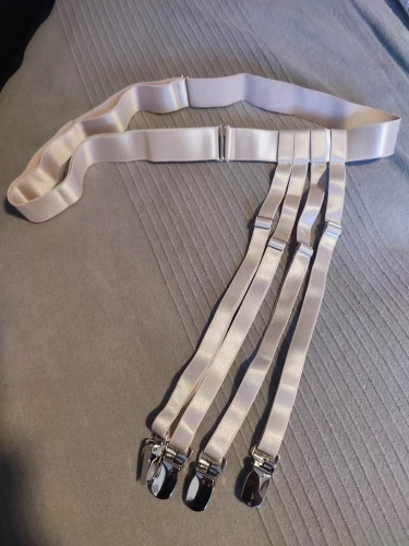 Foto de un comprador: Liguero con clips redondos metálicos o de plástico, regulable