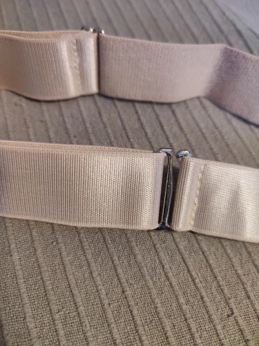 Foto de un comprador: Liguero con clips redondos metálicos o de plástico, regulable