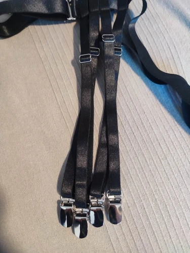 Foto de un comprador: Liguero con clips redondos metálicos o de plástico, regulable