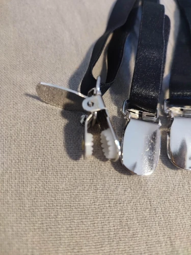 Foto de un comprador: Liguero con clips redondos metálicos o de plástico, regulable