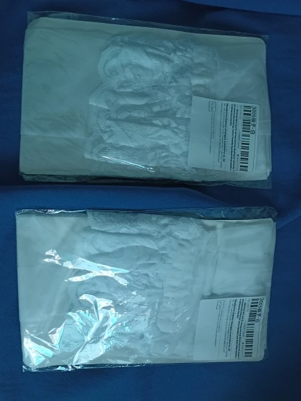 Foto de un comprador: Medias de encaje sexis para mujer hasta el muslo con ajuste ligero