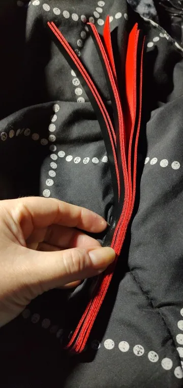 Foto de un comprador: Fusta compacta de cuero PU de 27 cm para llevar contigo