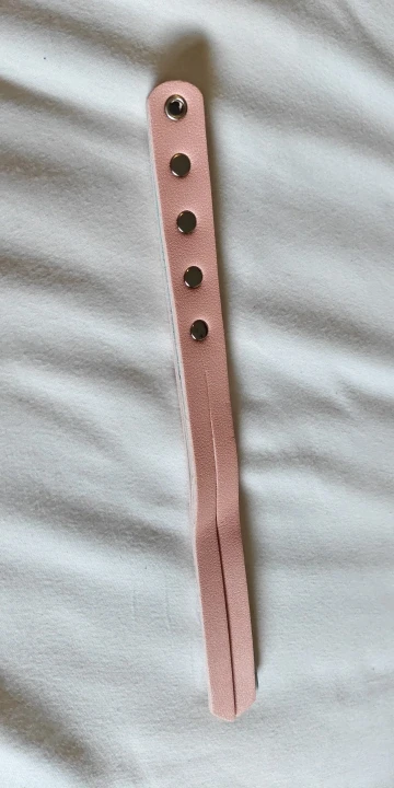 Foto de un comprador: Fusta compacta de cuero PU de 27 cm para llevar contigo