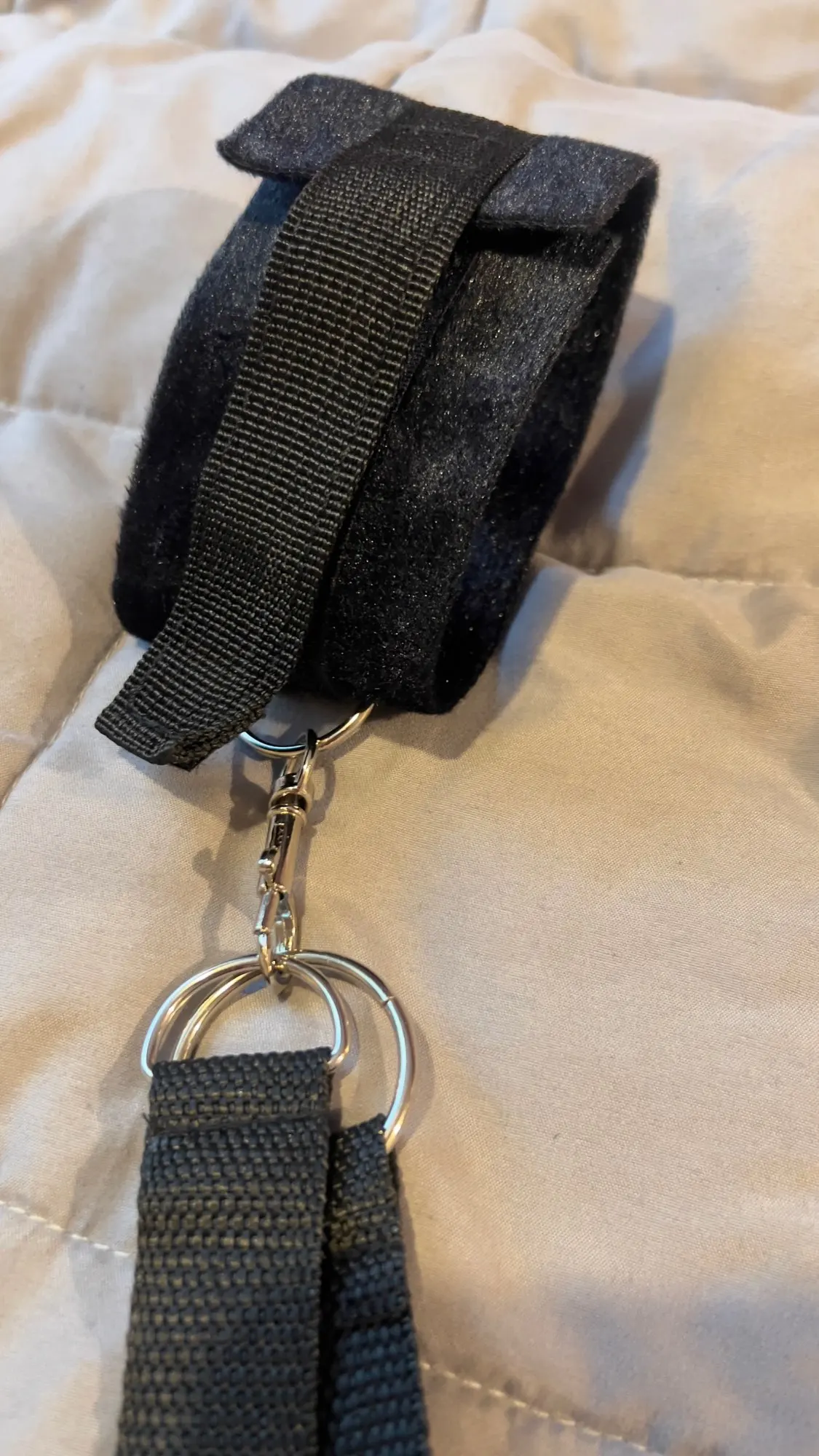 Foto de un comprador: Set de restricción para cama ajustable con esposas
